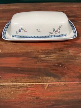 Oneida Blue Lattice Porcelain Butter Dish - White Base with Blue Accent
